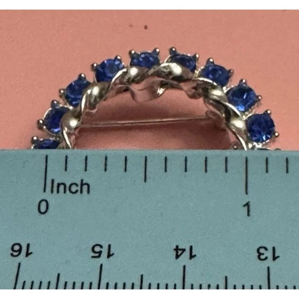 Vintage Sapphire Blue Rhinestone Wreath Brooch Circle Pin Silver Tone 1.25 Inch